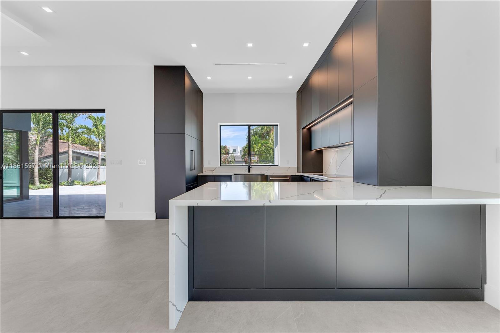 HILLSBORO SHORES SEC - Residential