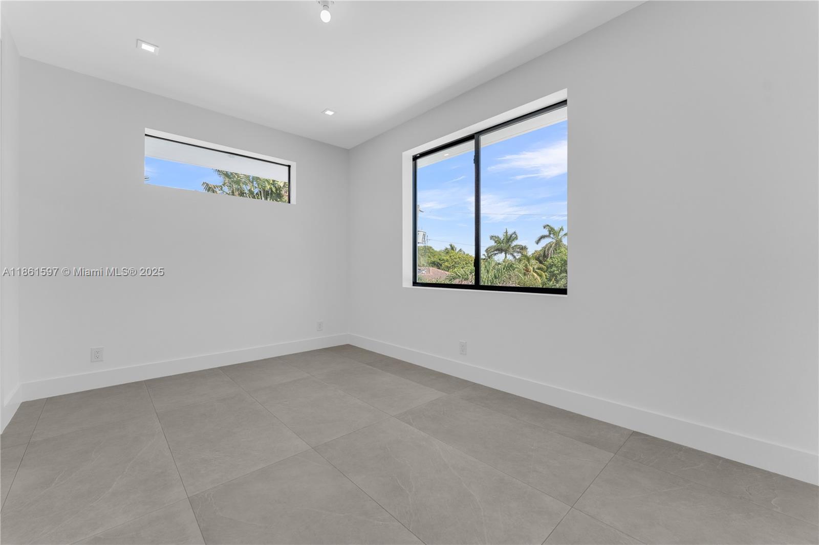 HILLSBORO SHORES SEC - Residential