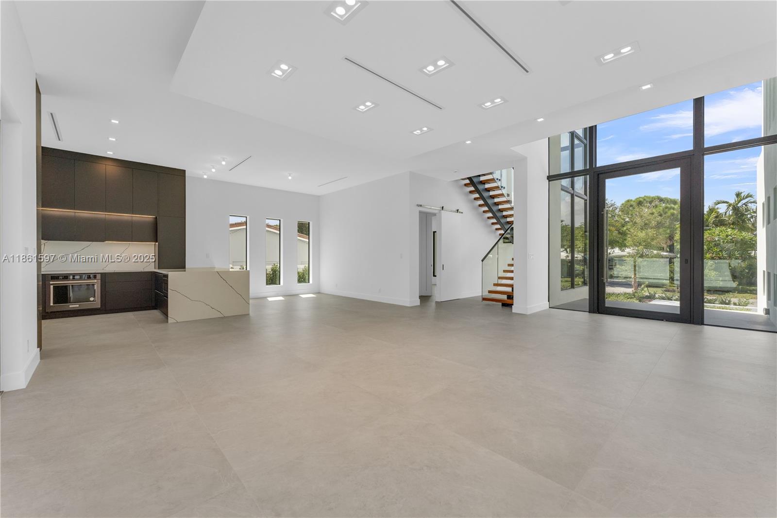 HILLSBORO SHORES SEC - Residential