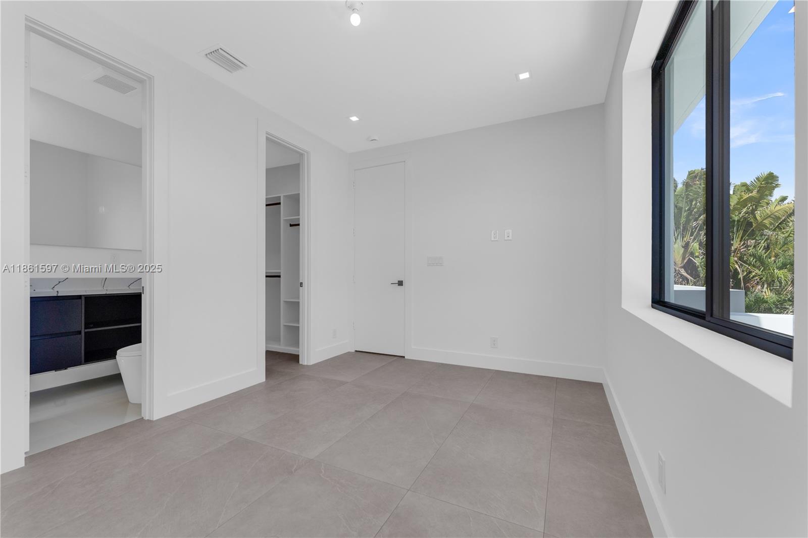 HILLSBORO SHORES SEC - Residential