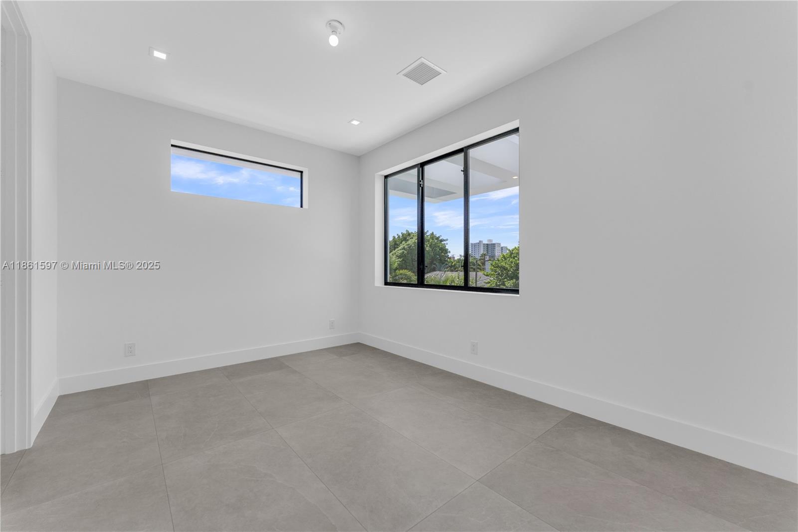 HILLSBORO SHORES SEC - Residential