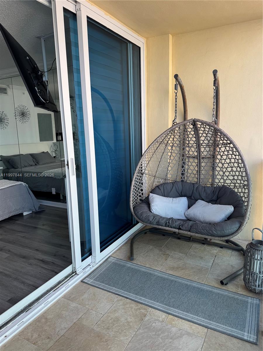 WAVE CONDO - Residential