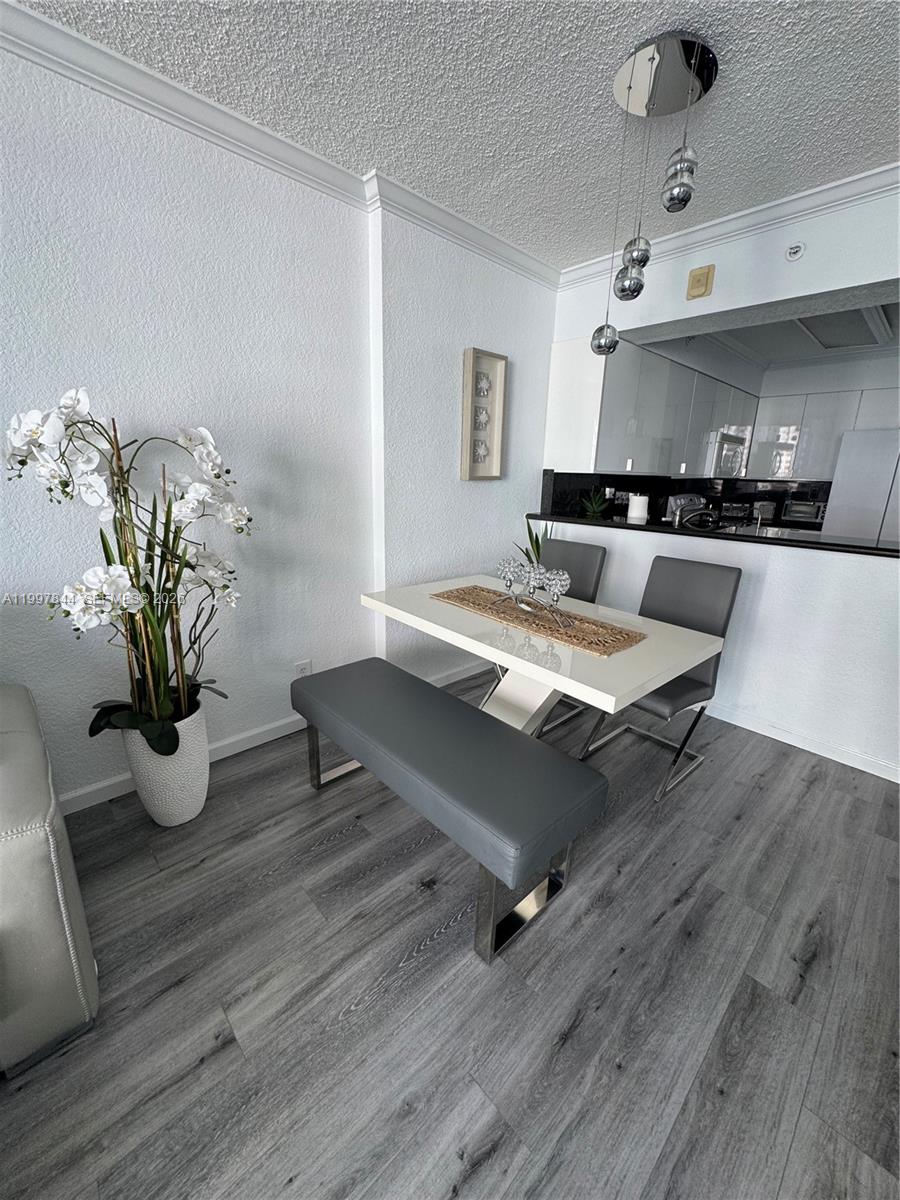 WAVE CONDO - Residential