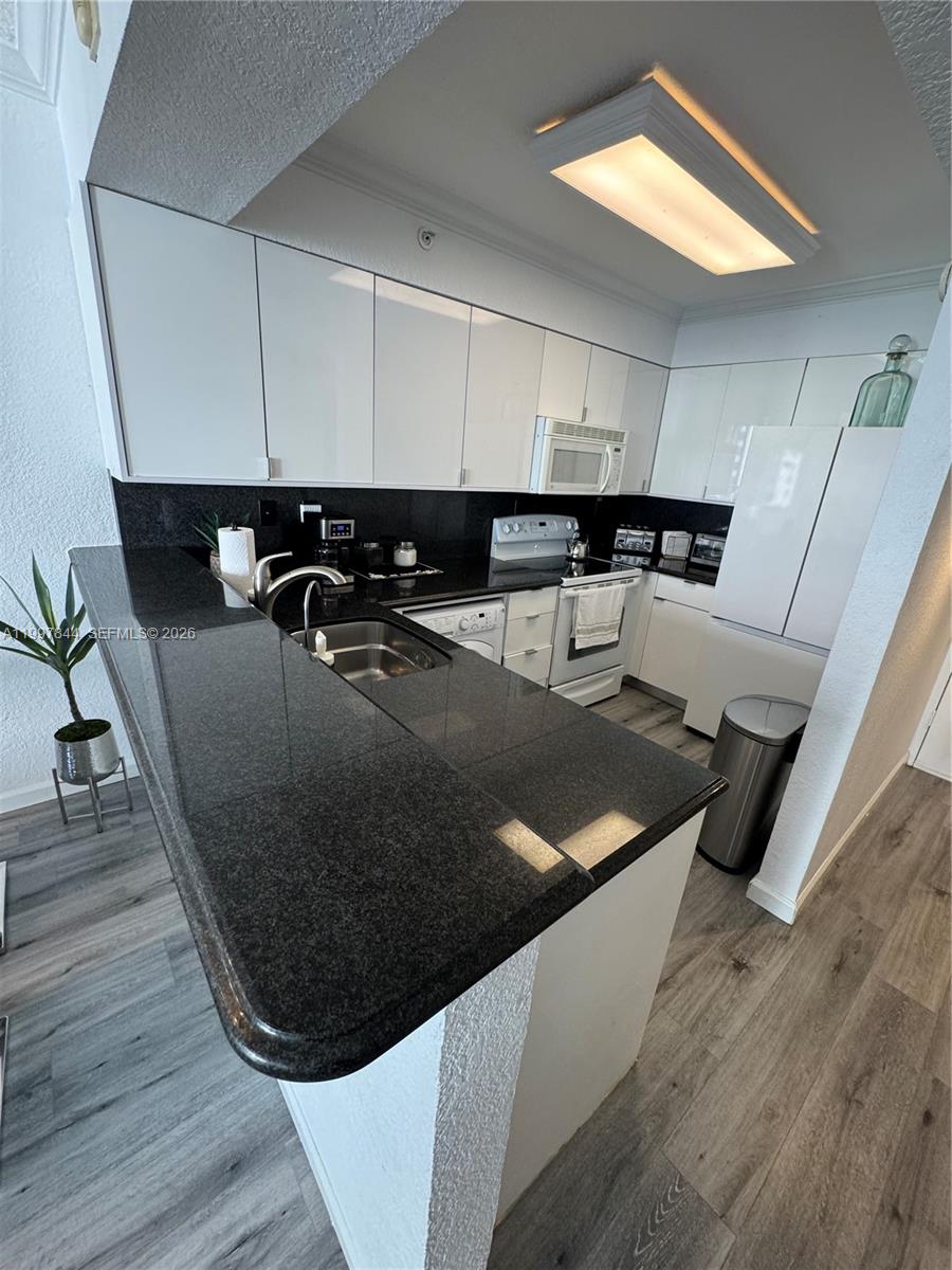 WAVE CONDO - Residential