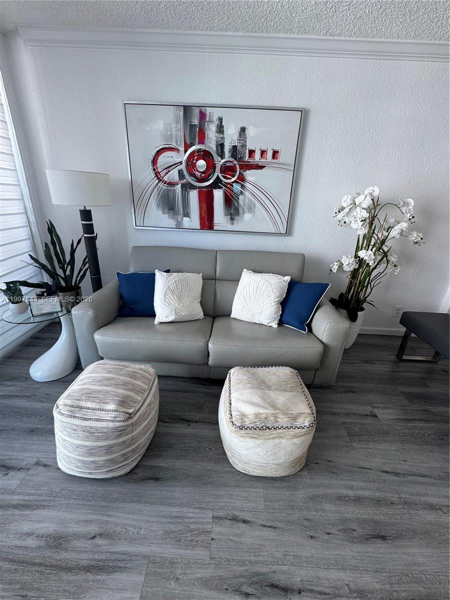 WAVE CONDO - Residential