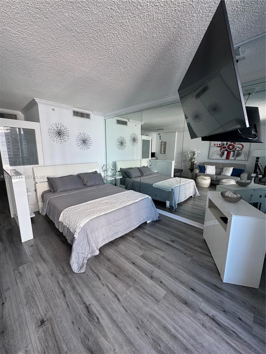 WAVE CONDO - Residential