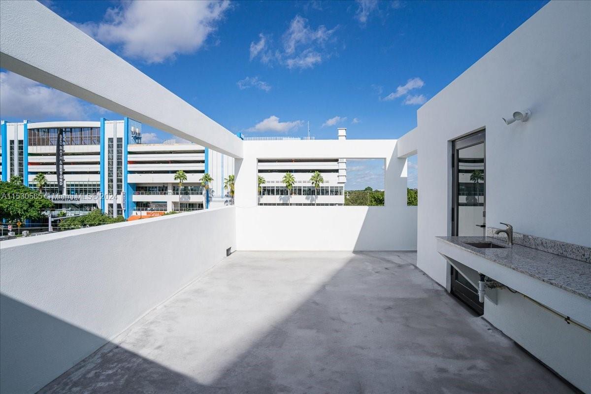 AMND MIAMI SUBURBAN ACRES - Residential Lease