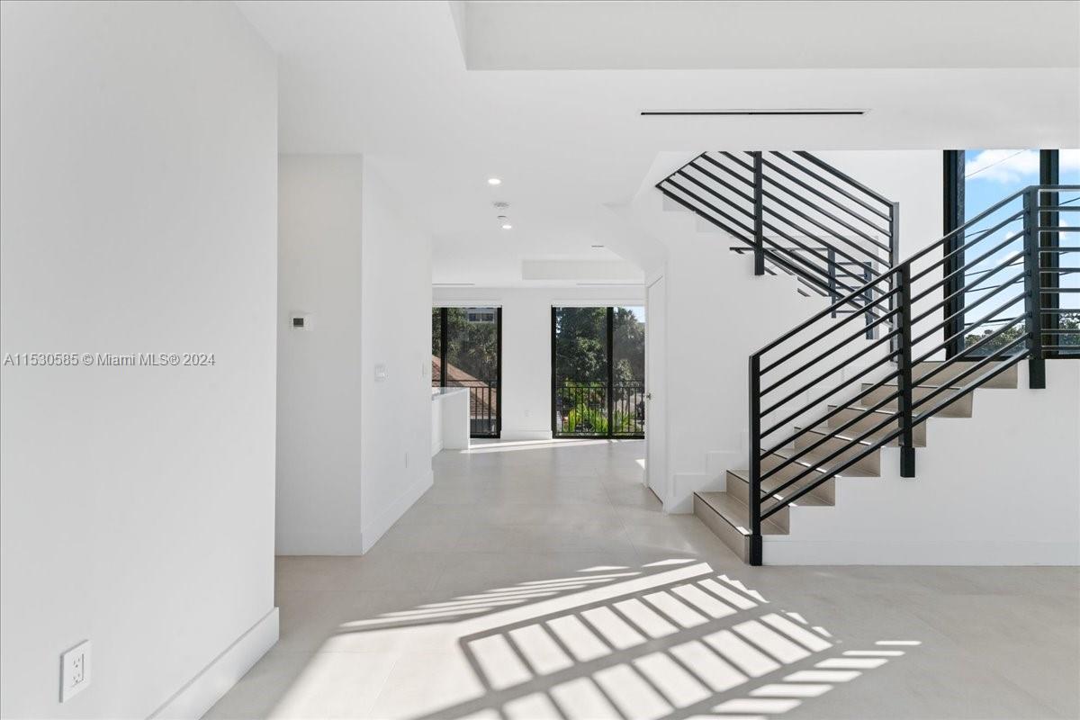 AMND MIAMI SUBURBAN ACRES - Residential Lease