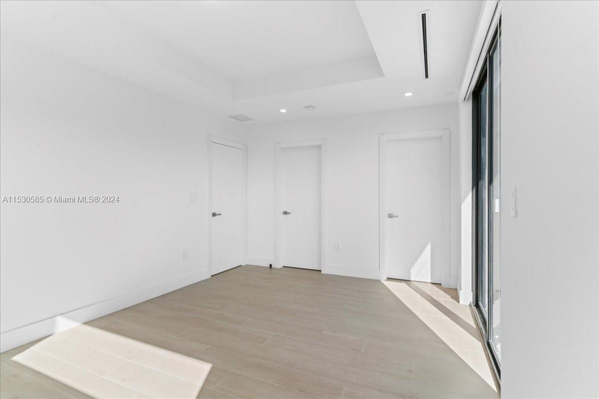 AMND MIAMI SUBURBAN ACRES - Residential Lease