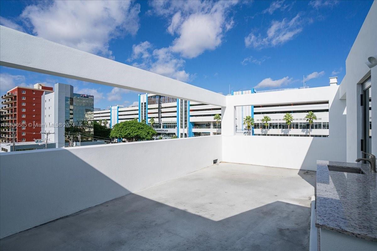 AMND MIAMI SUBURBAN ACRES - Residential Lease