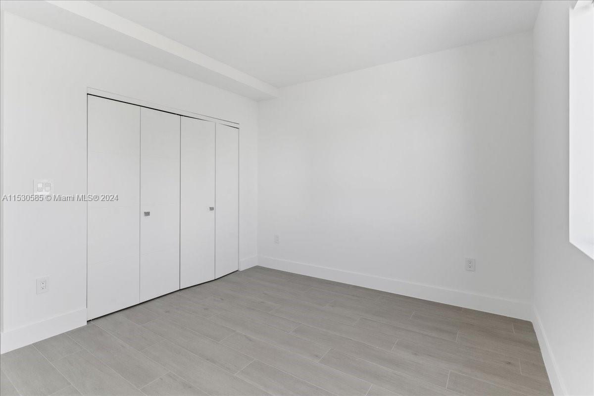 AMND MIAMI SUBURBAN ACRES - Residential Lease