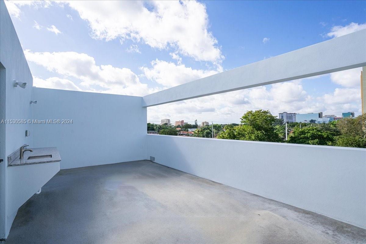 AMND MIAMI SUBURBAN ACRES - Residential Lease