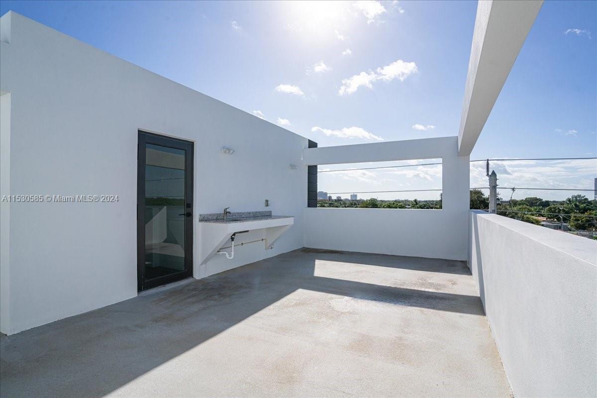 AMND MIAMI SUBURBAN ACRES - Residential Lease