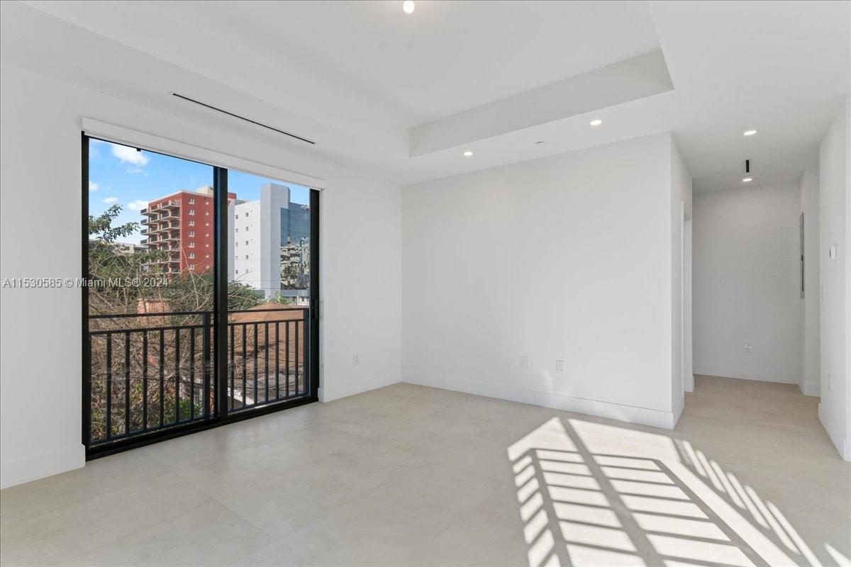 AMND MIAMI SUBURBAN ACRES - Residential Lease