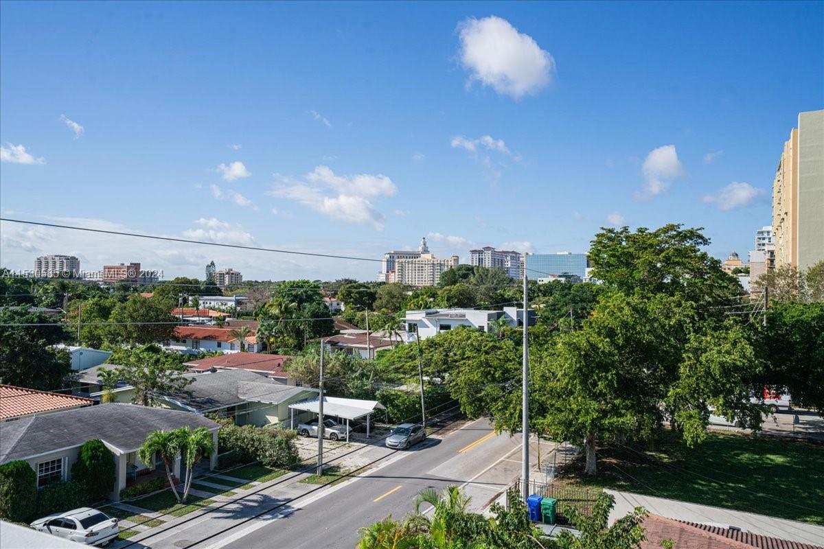 AMND MIAMI SUBURBAN ACRES - Residential Lease