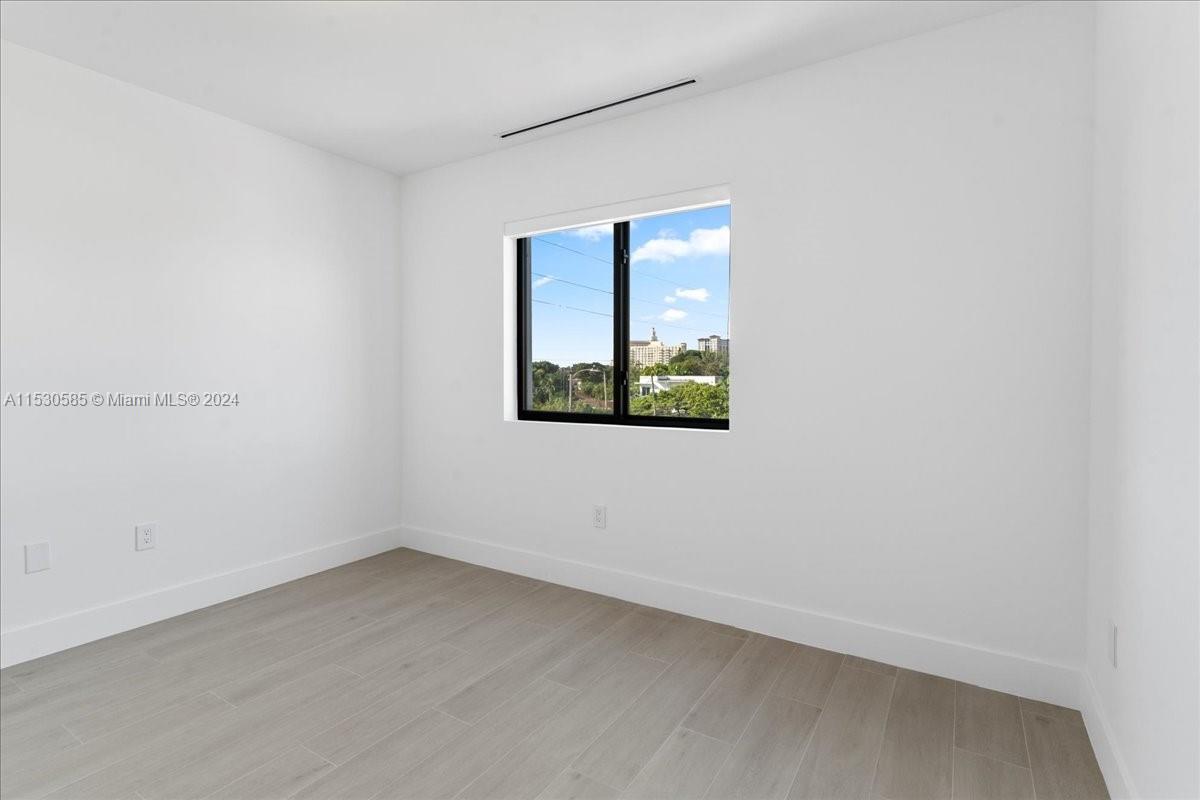 AMND MIAMI SUBURBAN ACRES - Residential Lease