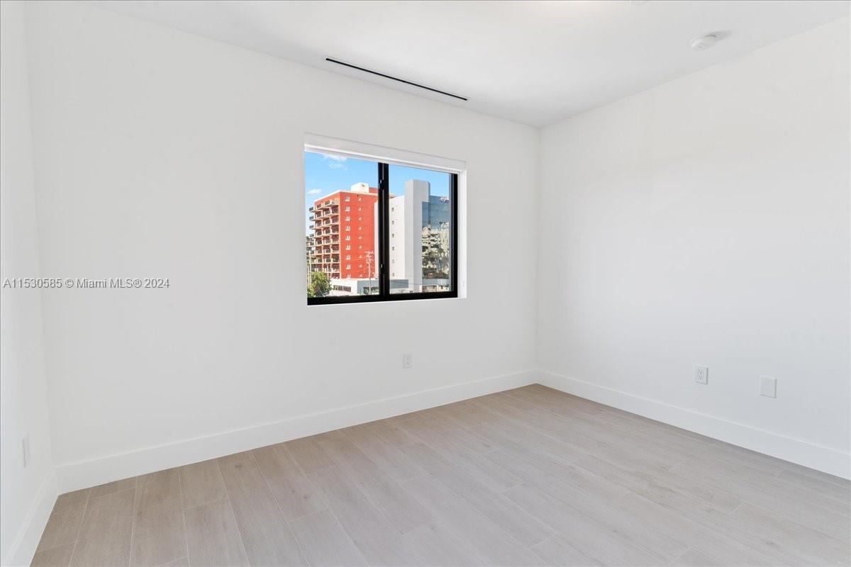 AMND MIAMI SUBURBAN ACRES - Residential Lease