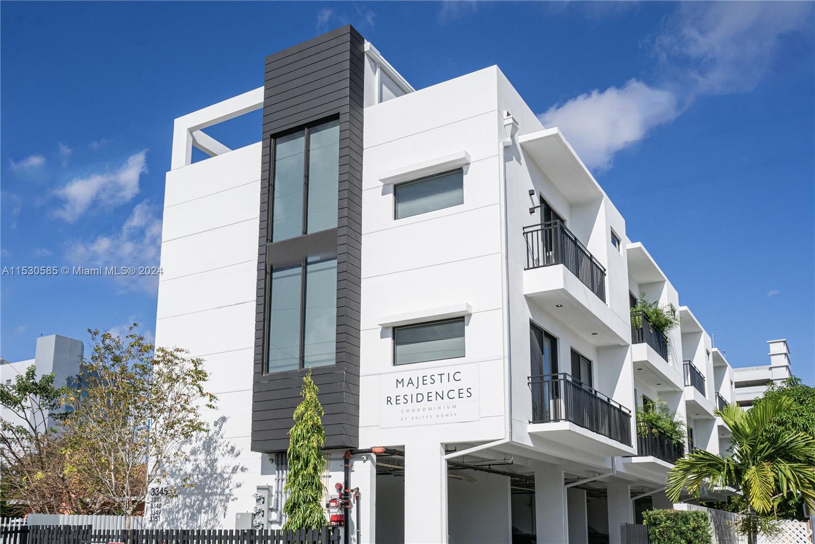 AMND MIAMI SUBURBAN ACRES - Residential Lease