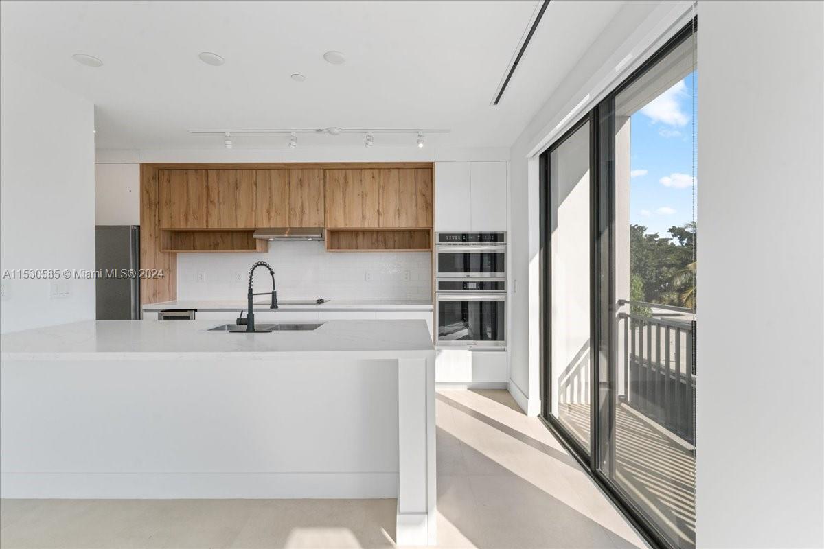 AMND MIAMI SUBURBAN ACRES - Residential Lease