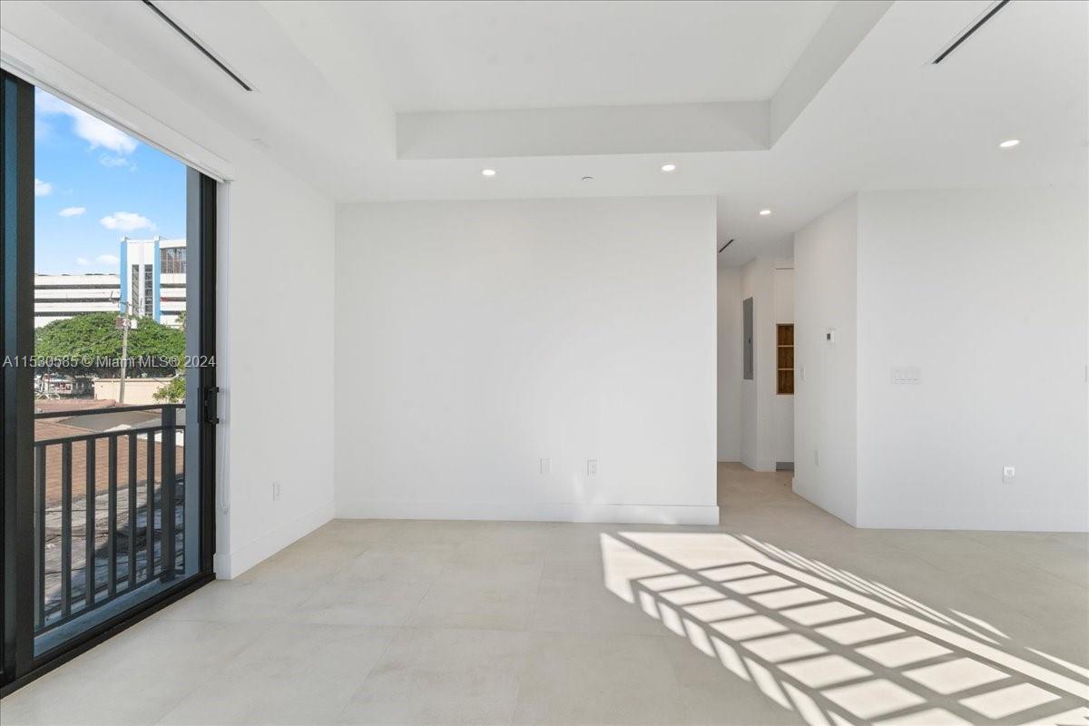 AMND MIAMI SUBURBAN ACRES - Residential Lease