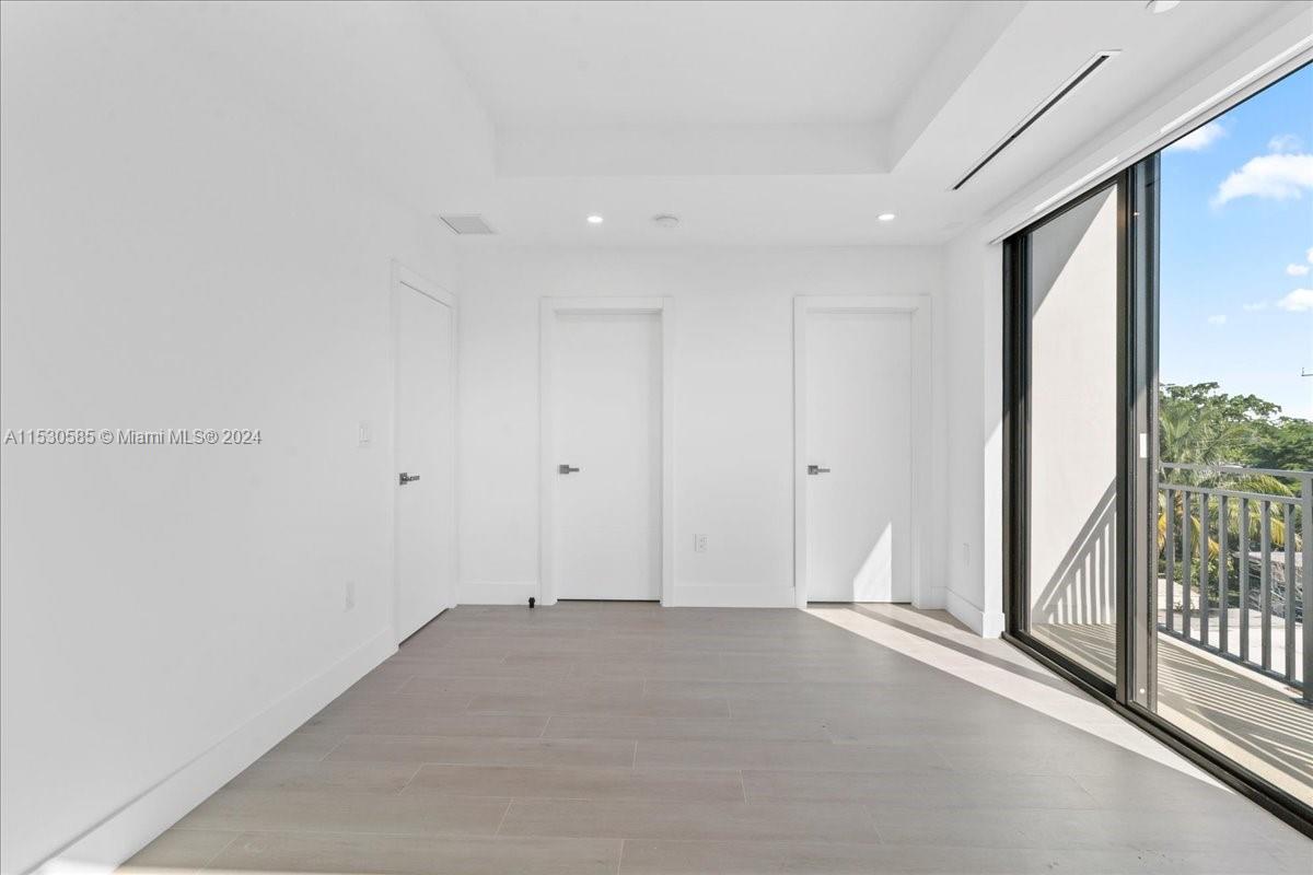 AMND MIAMI SUBURBAN ACRES - Residential Lease