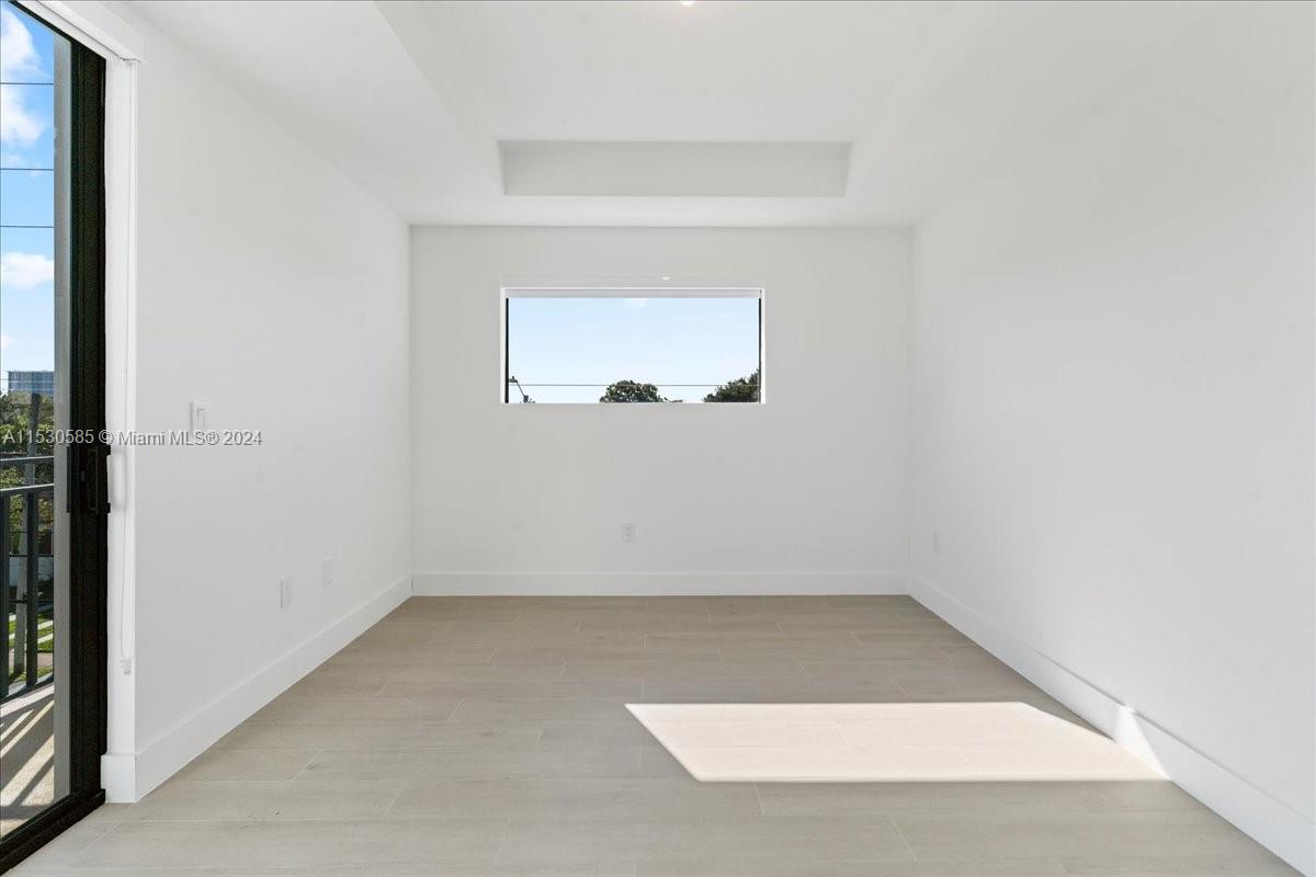AMND MIAMI SUBURBAN ACRES - Residential Lease