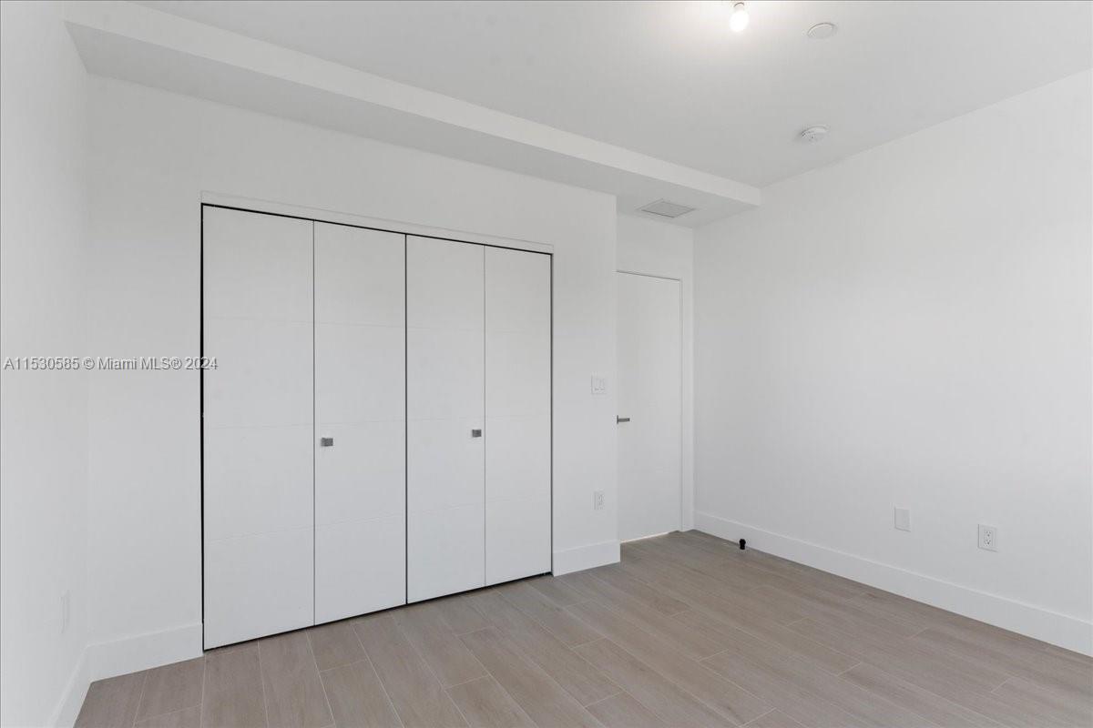 AMND MIAMI SUBURBAN ACRES - Residential Lease