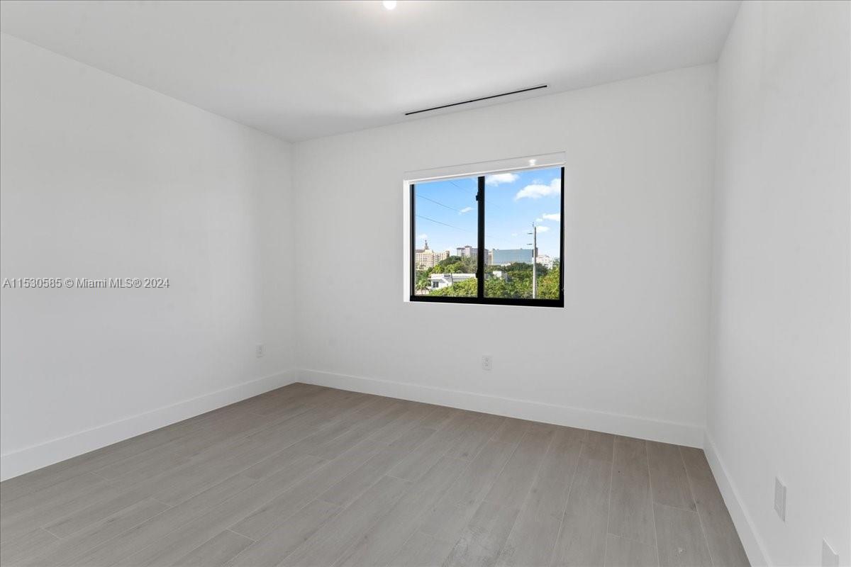 AMND MIAMI SUBURBAN ACRES - Residential Lease