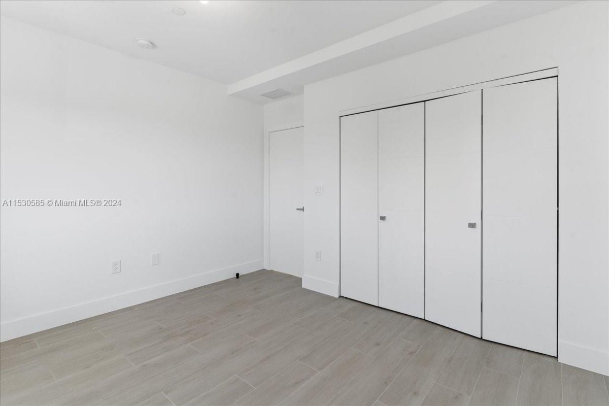AMND MIAMI SUBURBAN ACRES - Residential Lease