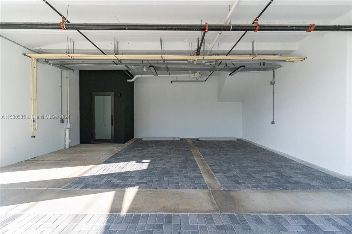 AMND MIAMI SUBURBAN ACRES - Residential Lease