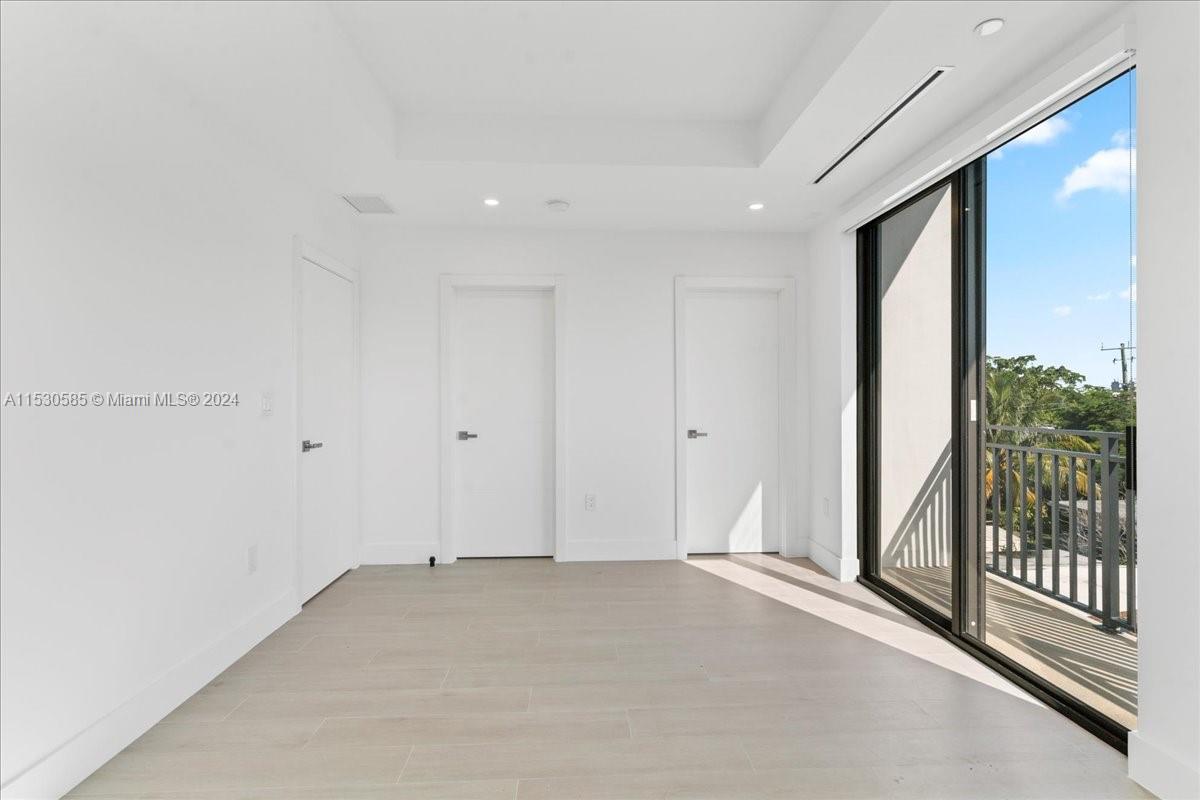 AMND MIAMI SUBURBAN ACRES - Residential Lease