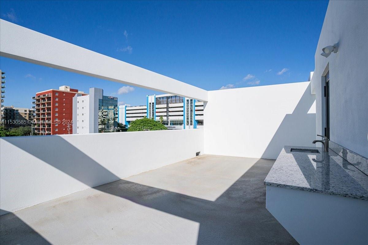 AMND MIAMI SUBURBAN ACRES - Residential Lease