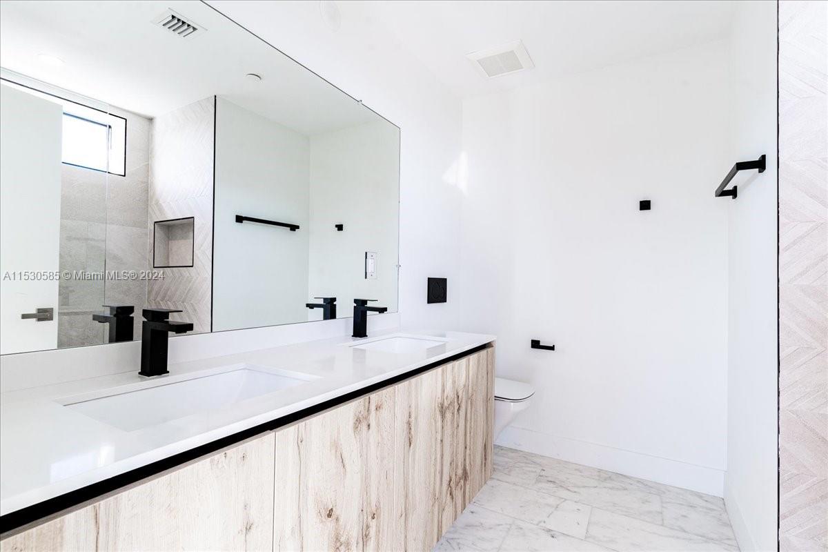 AMND MIAMI SUBURBAN ACRES - Residential Lease