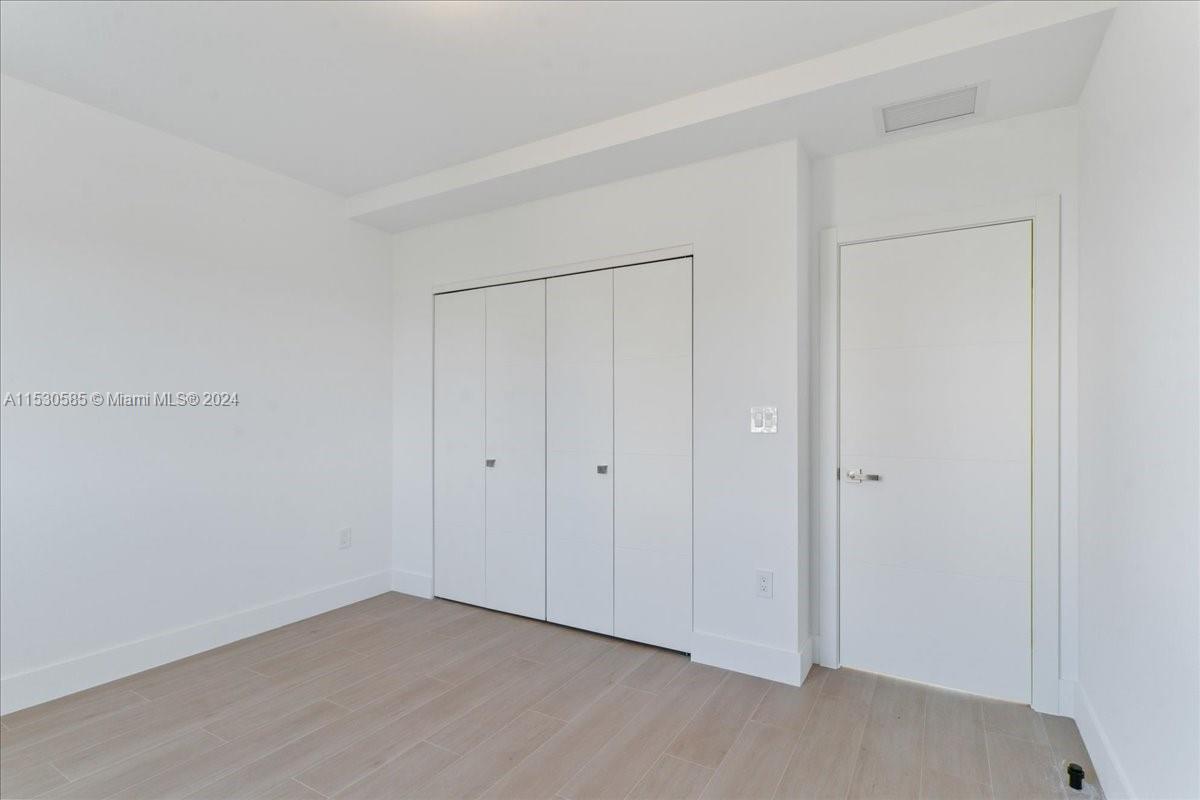 AMND MIAMI SUBURBAN ACRES - Residential Lease