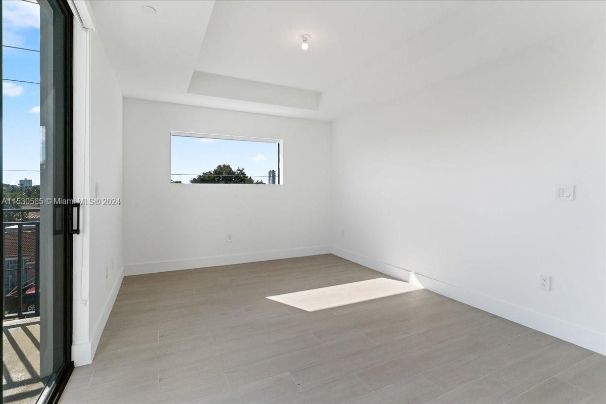 AMND MIAMI SUBURBAN ACRES - Residential Lease