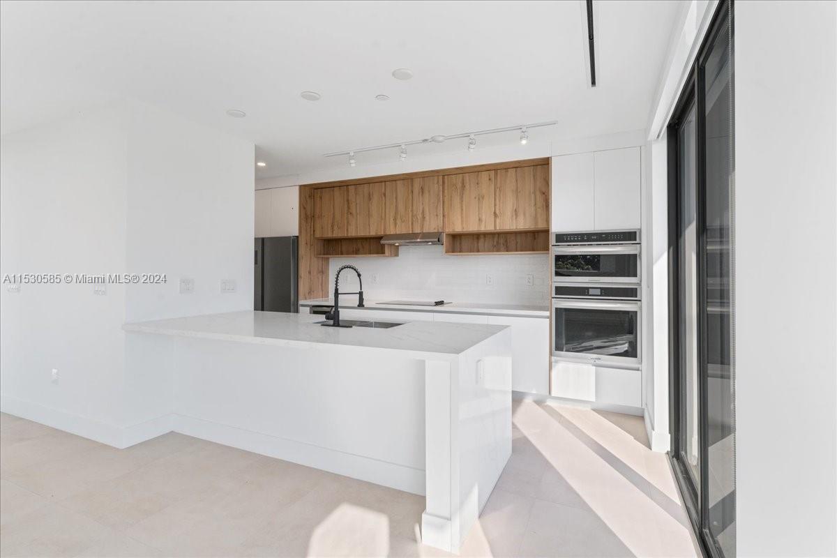 AMND MIAMI SUBURBAN ACRES - Residential Lease