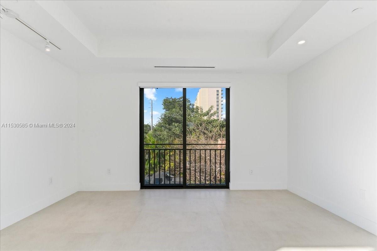 AMND MIAMI SUBURBAN ACRES - Residential Lease