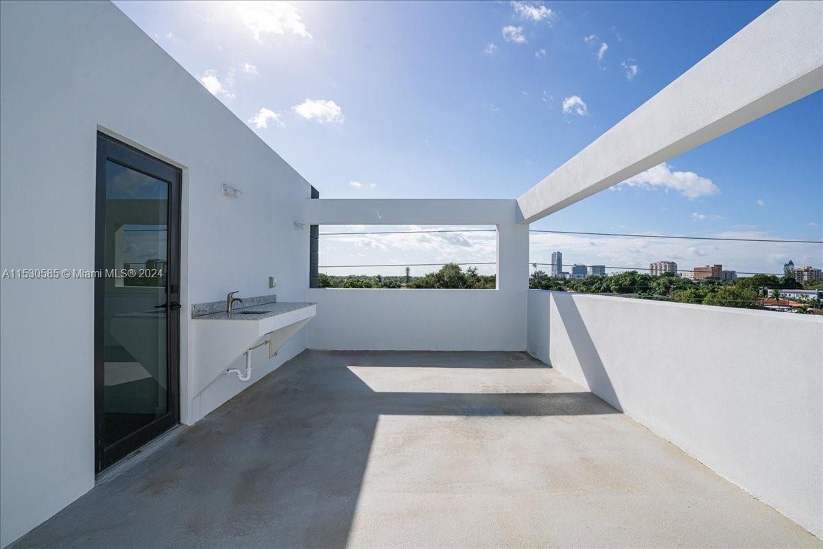 AMND MIAMI SUBURBAN ACRES - Residential Lease