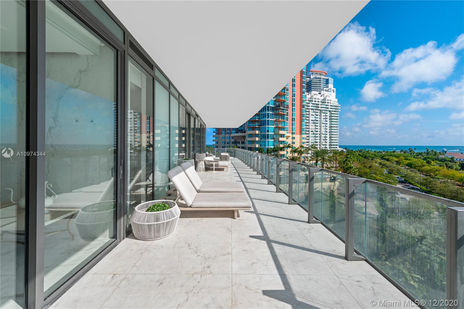 APOGEE CONDO - Residential