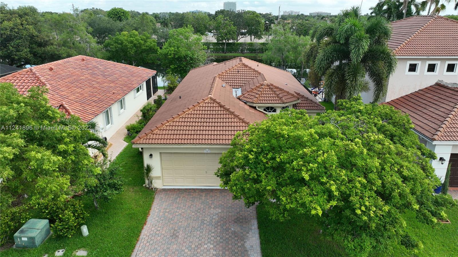 SAWGRASS VILLAGE - Residential