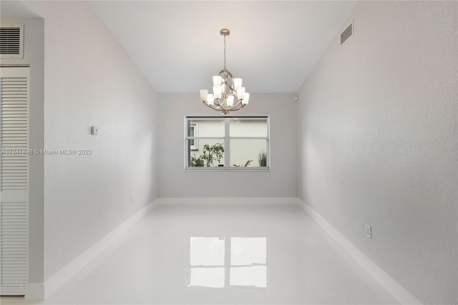 SAWGRASS VILLAGE - Residential