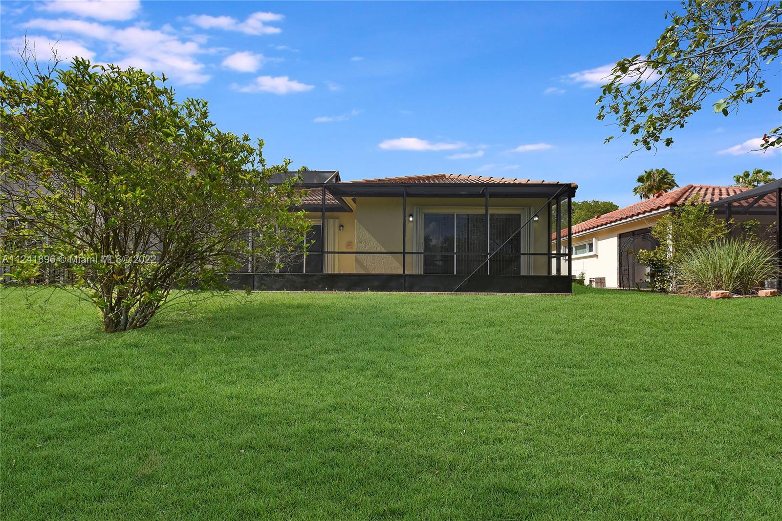 SAWGRASS VILLAGE - Residential