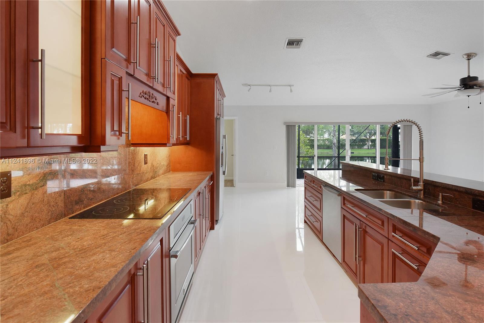 SAWGRASS VILLAGE - Residential