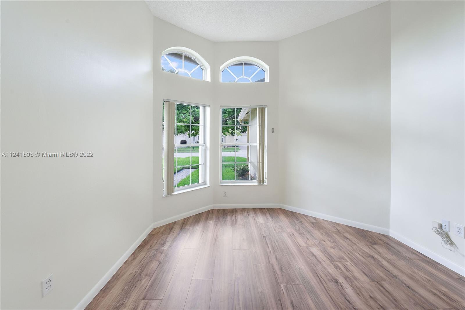 SAWGRASS VILLAGE - Residential