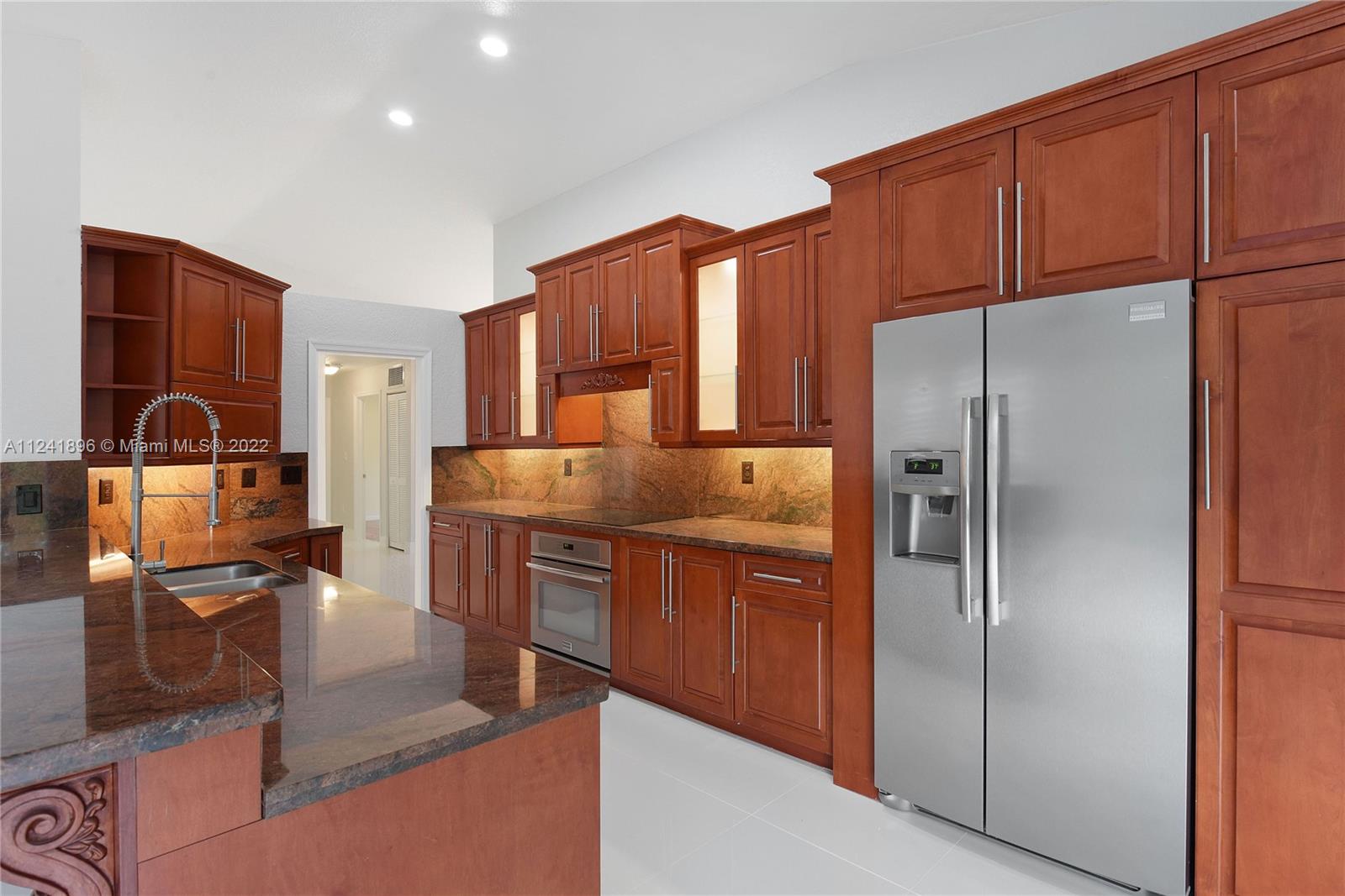 SAWGRASS VILLAGE - Residential