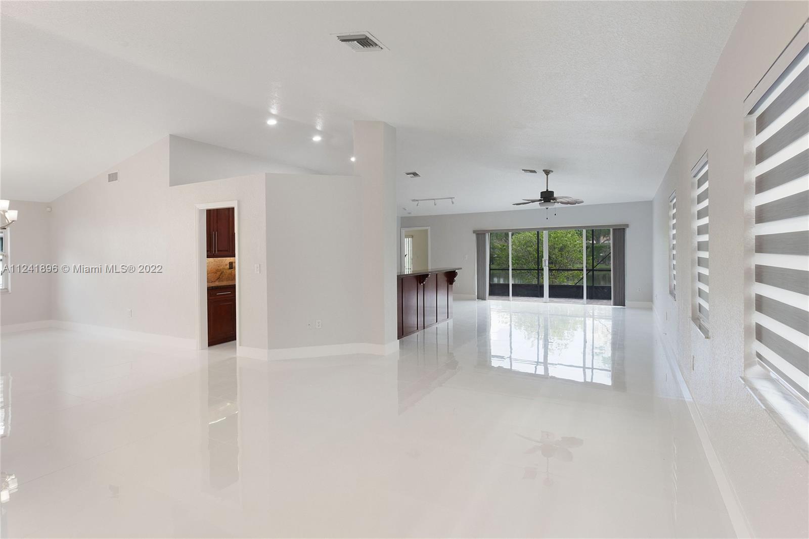 SAWGRASS VILLAGE - Residential