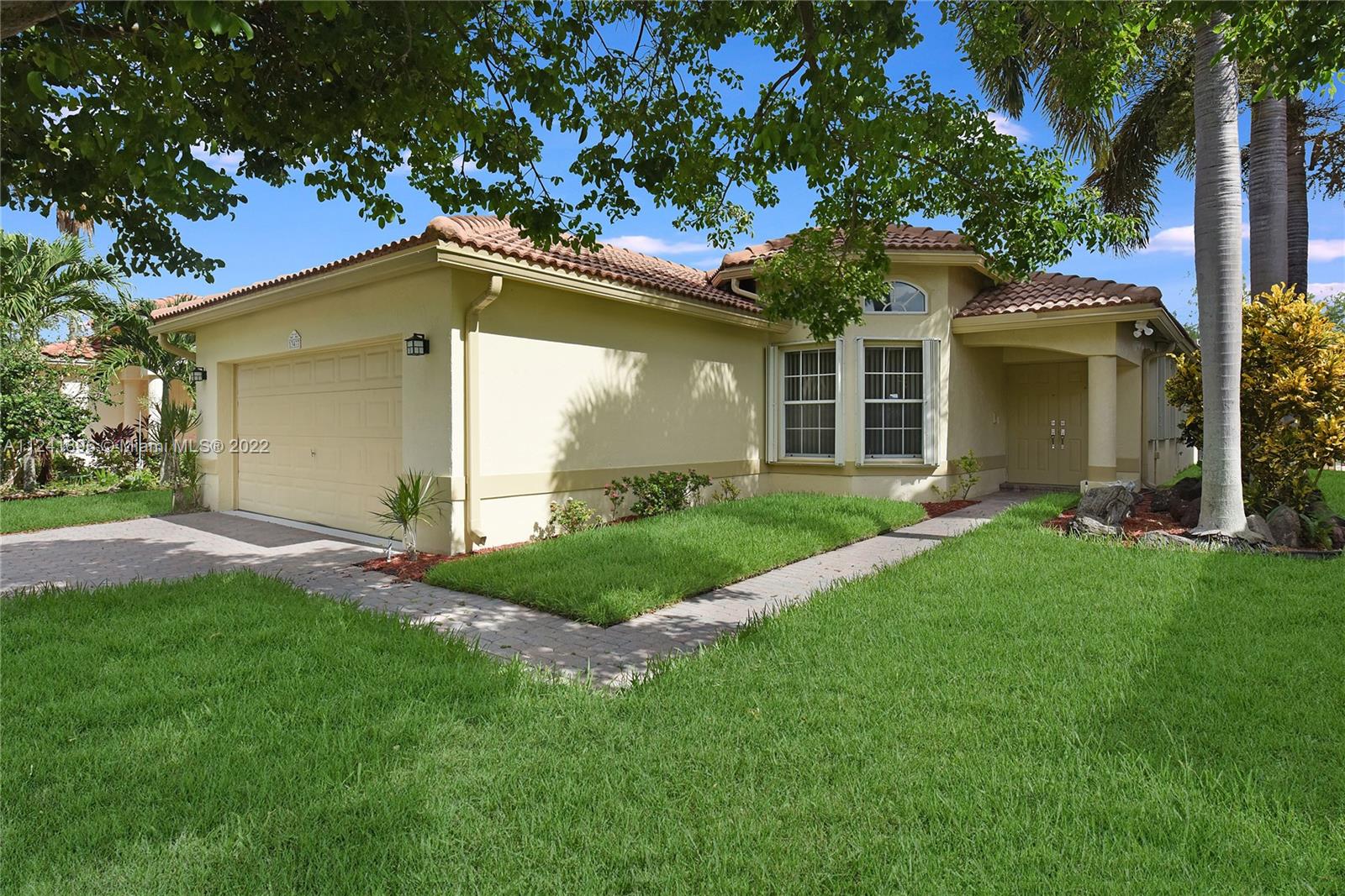 SAWGRASS VILLAGE - Residential