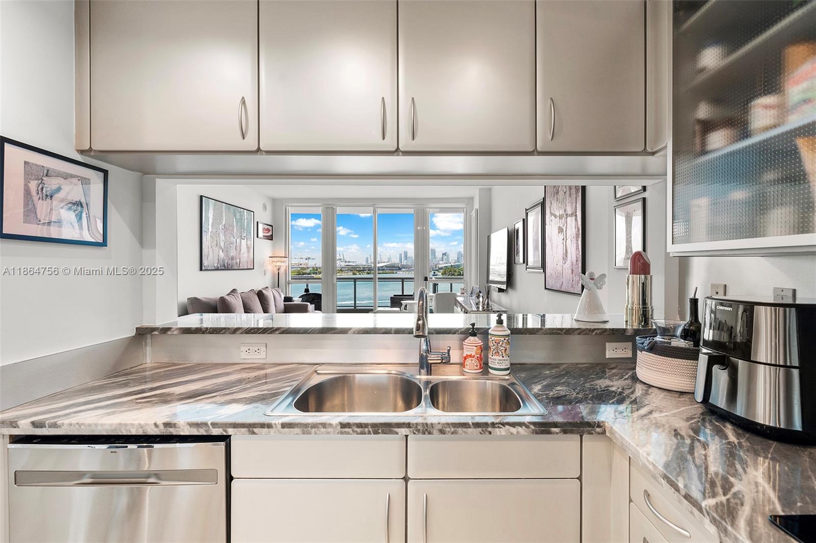 THE BENTLEY BAY CONDO - Residential