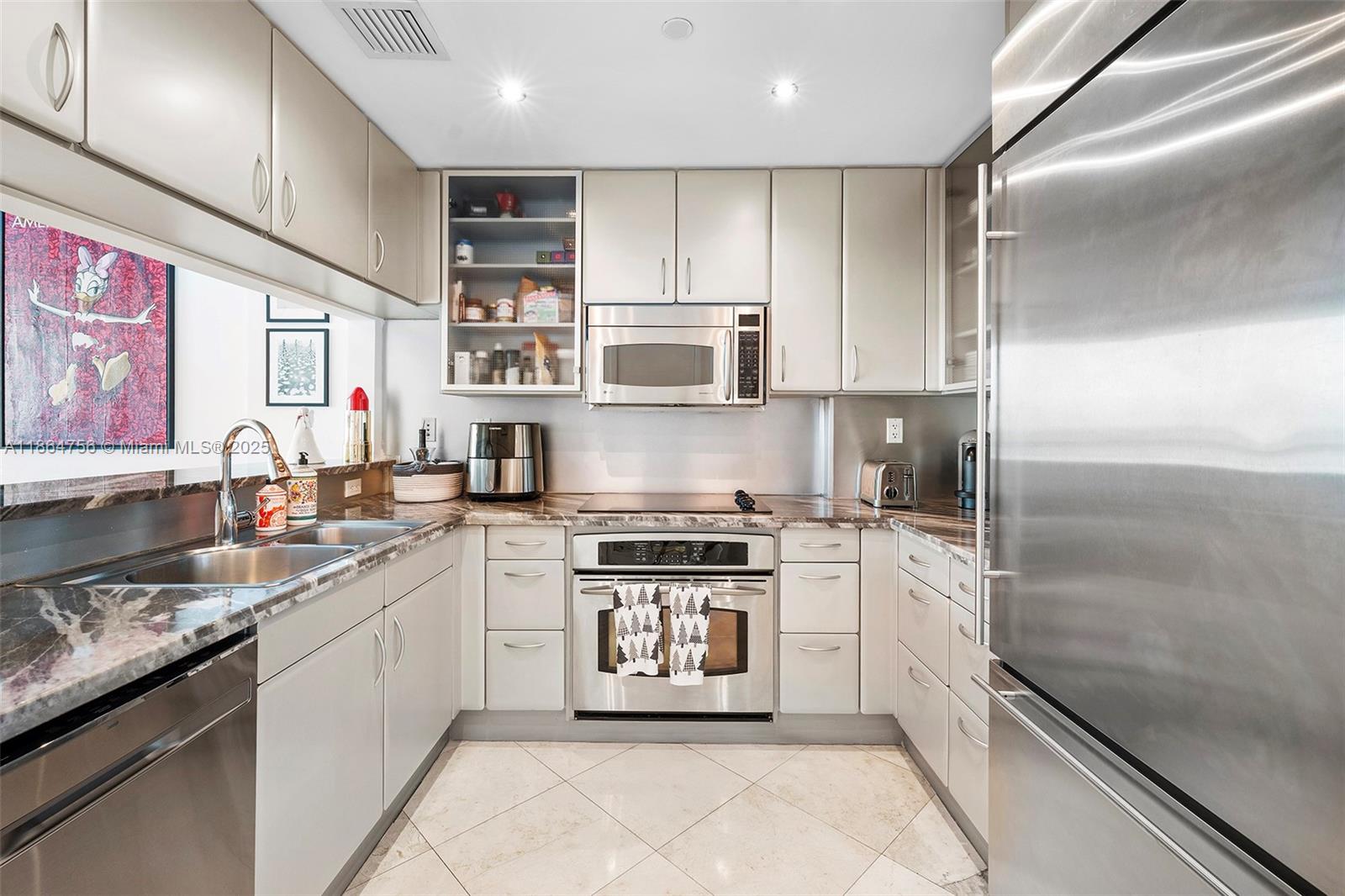 THE BENTLEY BAY CONDO - Residential