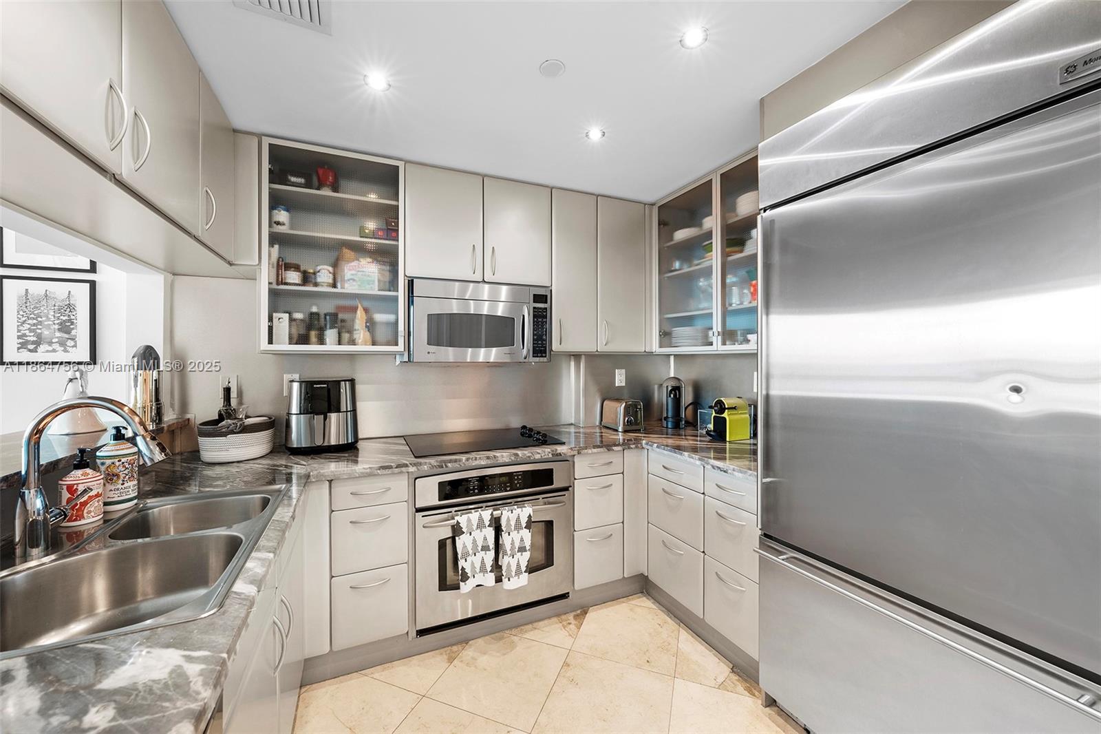 THE BENTLEY BAY CONDO - Residential